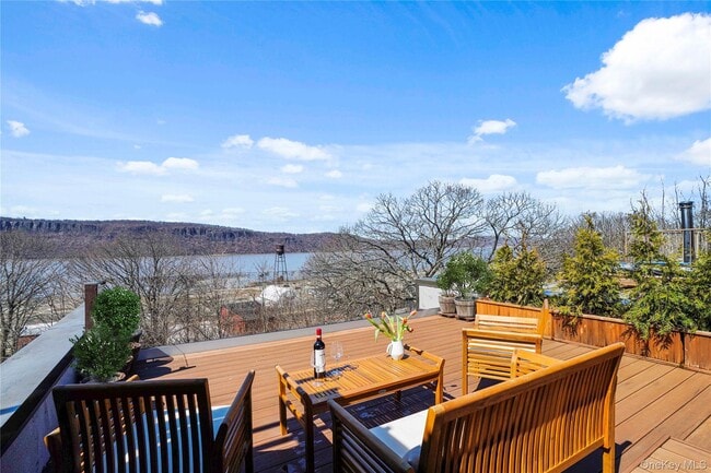 Building Photo - 493 Warburton Ave