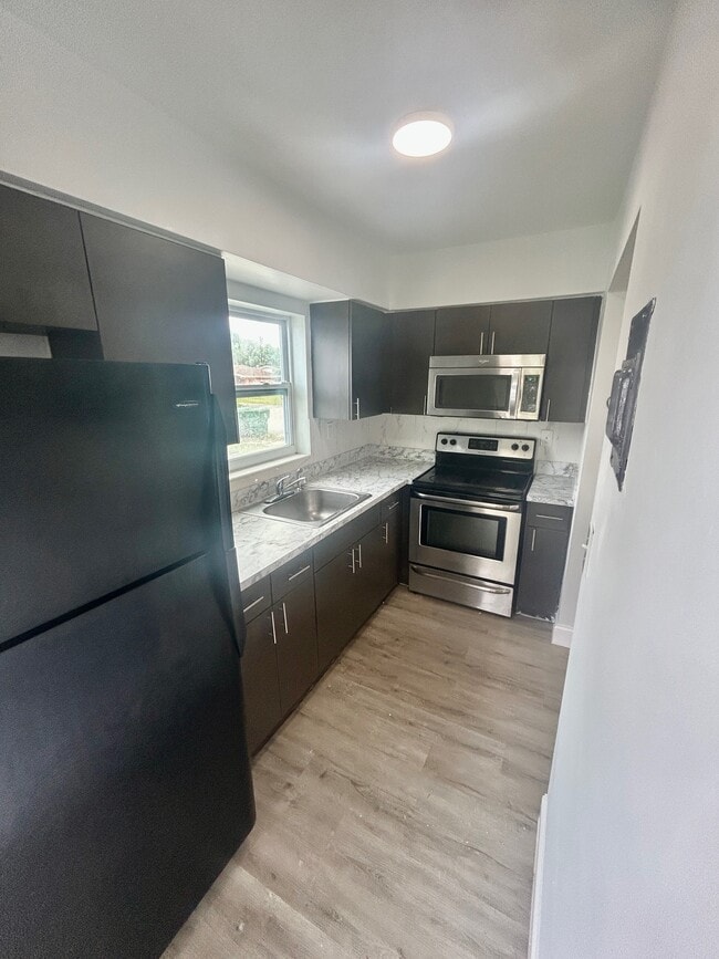 Building Photo - 7511 Venetian St Unit 1