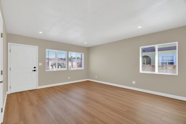 Photo - 2512 E Adams St