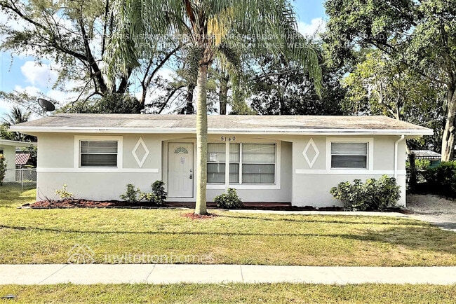 Building Photo - 5140 SW 6th Ct