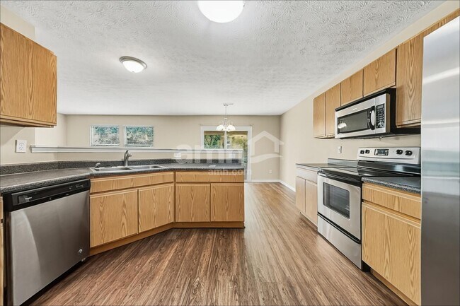 220 Hartford Ct