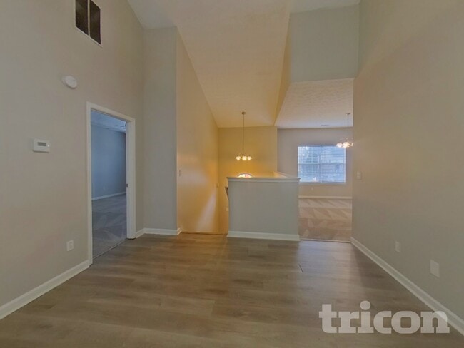 Photo - 1421 Highgrove Way