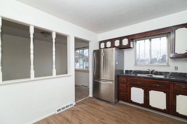 Photo - 18716 Restor Ave