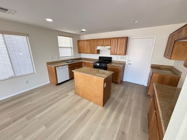 Photo - Gorgeous 3bed/1bath w/ 2 Car Garage locate...