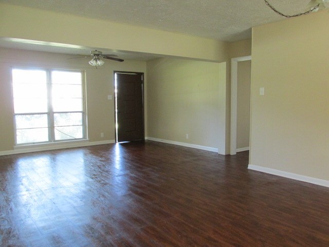 Photo - 2105 Bush Dr