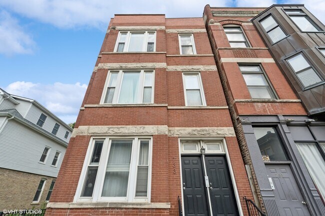 Photo - 733 N Noble St Unidad 3F Rental