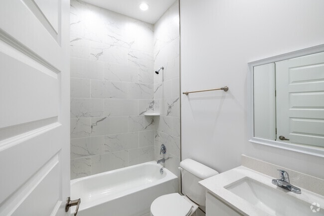 2BR, 2BA - 1,052SF - Primary Bathroom - Sader Townhomes
