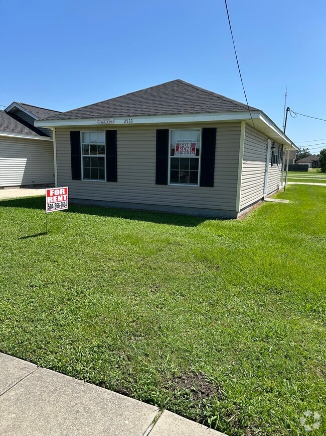 Building Photo - 2533 Huey P Long Ave Rental