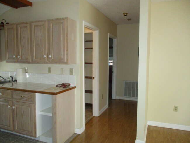 100 Johnson Ave Unit 1