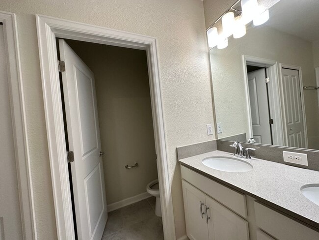 Photo - 4 Bed 3.5 Bath Townhouse for rent in Storey Lake