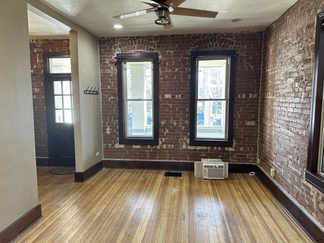 Photo - 2065 Emerson St