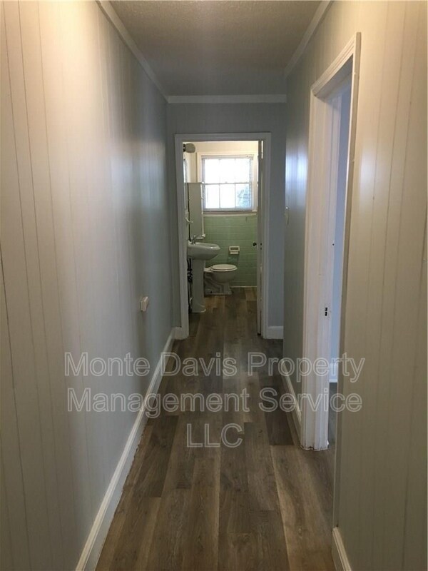 Photo - 3300 Robinson Ave Unit B