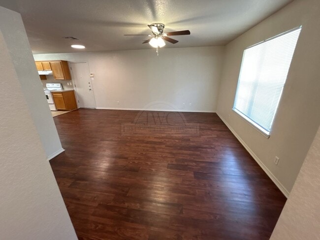 Photo - 912 McDaniel Cir