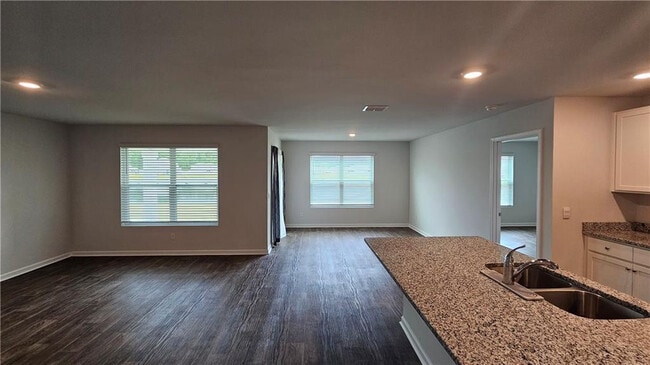 Photo - 511 Autumns Wood Cir W