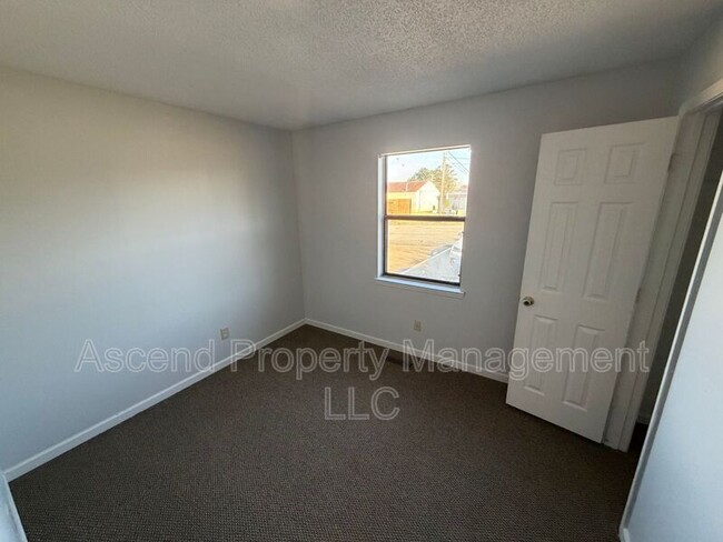 Photo - 2703 NW Georgetown Dr Unit 8