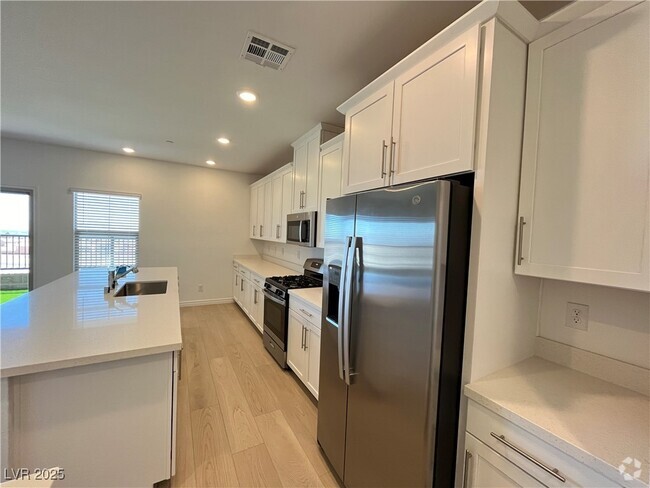 Building Photo - 600 Carriage Hill Dr Rental