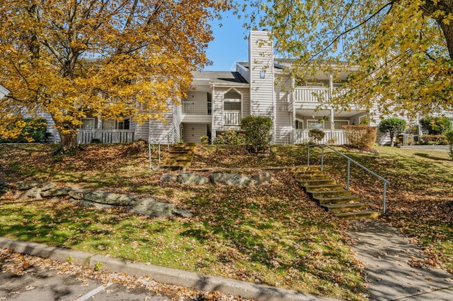 Building Photo - 33 Crown Knoll Ct Unit 64