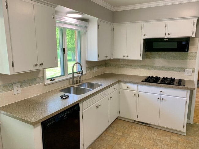 Photo - 20 Pine Hill Dr