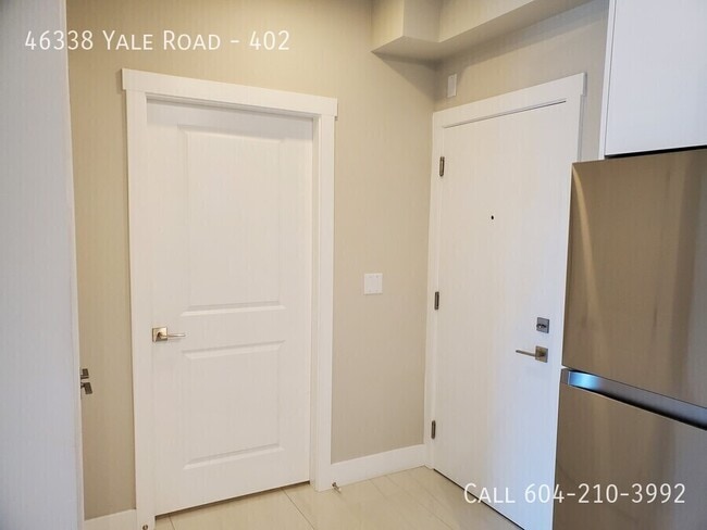 Building Photo - One Bedroom Condo at Yaletown Living-3 Month Utilities Included! Unit 402