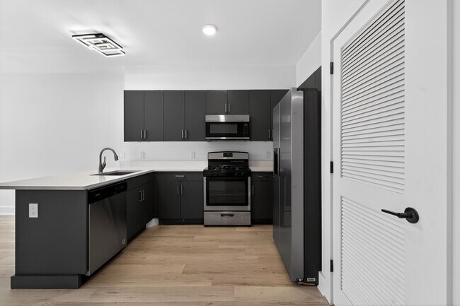 Photo - 43-45-45 W 32nd St Unidad 204