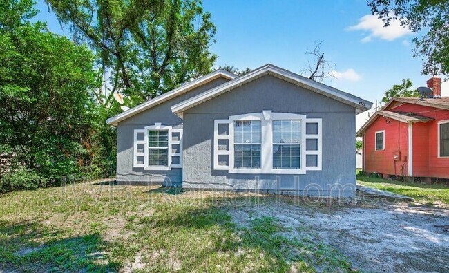 Photo - 4225 Morrison St