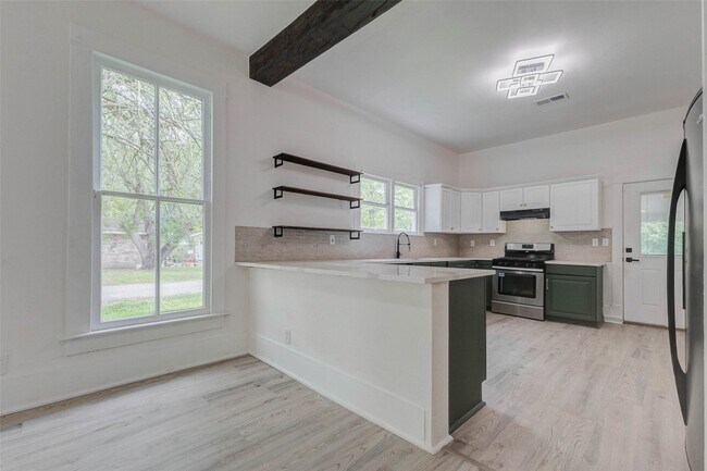Photo - 1302 Ross St