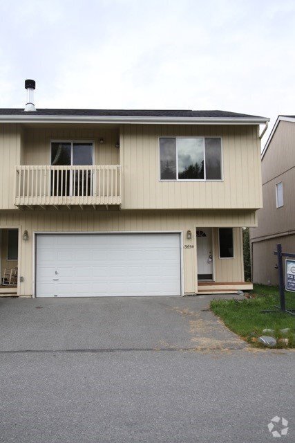 Building Photo - 3 Bedroom Eagle River Condo w/ Easy Highwa...