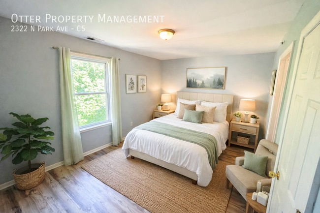 Building Photo - 2322 N Park Ave Unit C5