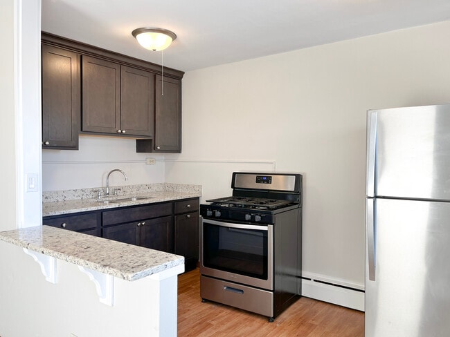 ¡Cocina renovada - Cleveland Terrace Apartments