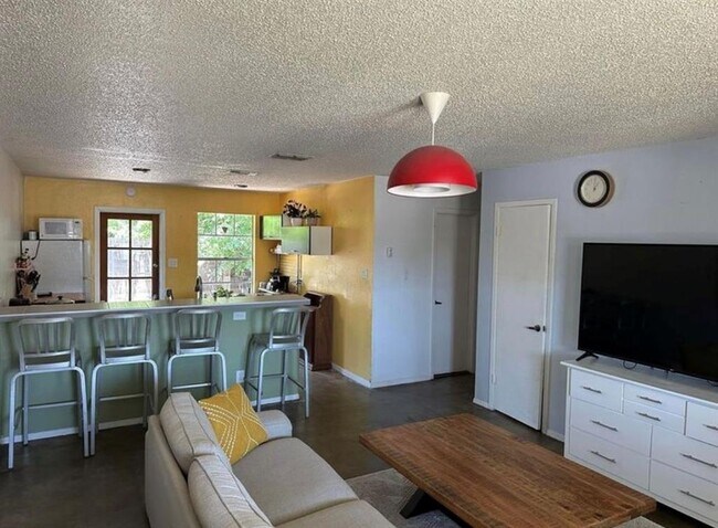 Photo - 6900 Manor Rd