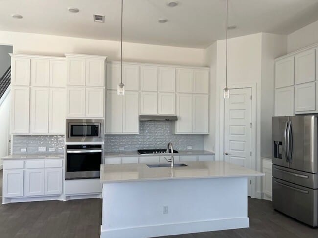 Photo - 3 Bdrm, 2 1/2 bath in Parmer Ranch Neighborhood