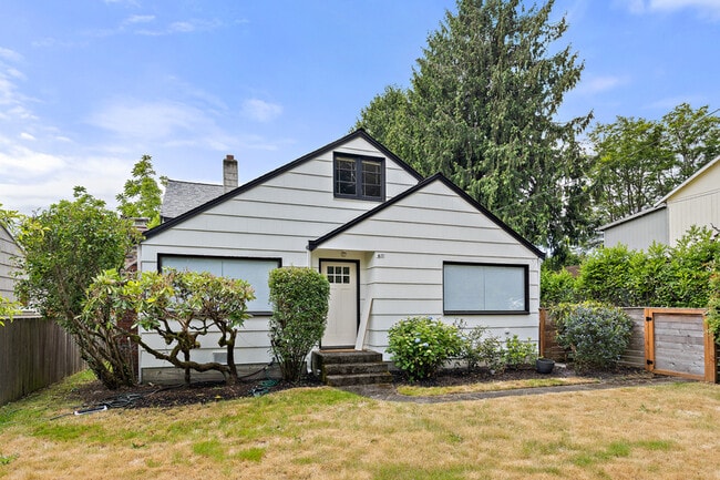 Building Photo - 611 N 143rd St