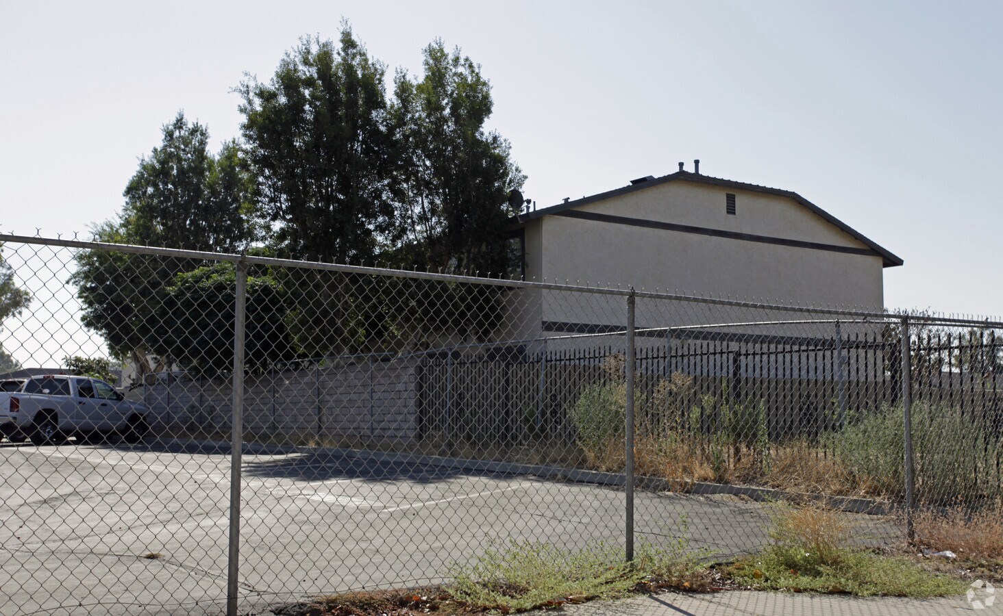 Photo - Holly Sierra Apartments