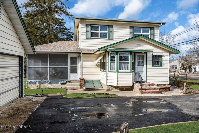 Photo - 501 Cable Ave