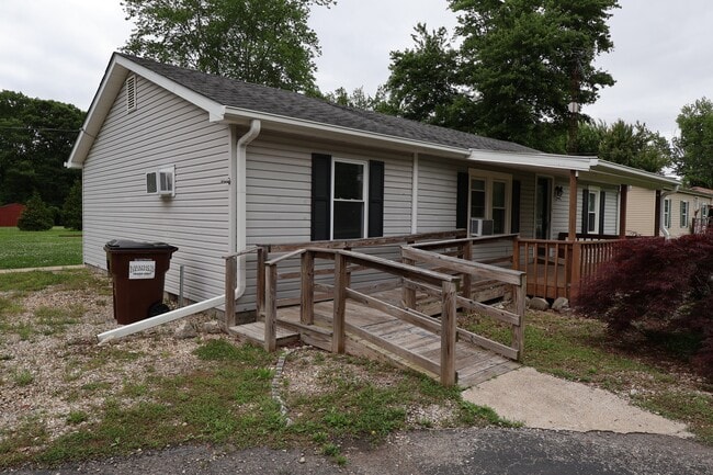 Photo - 549 S Gum St