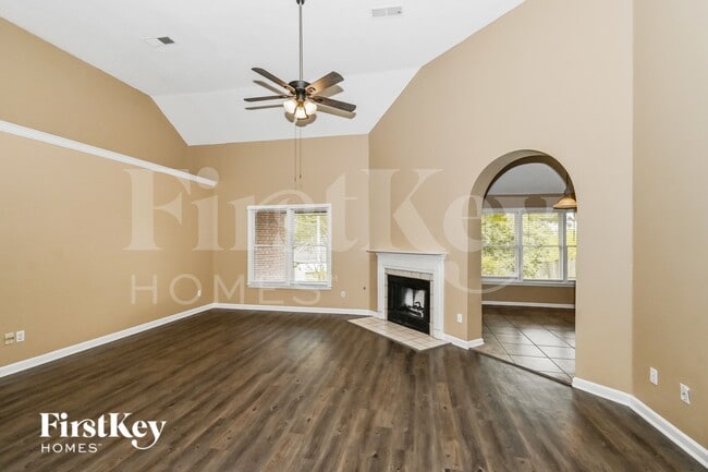 Photo - 844 Tropicana Dr E