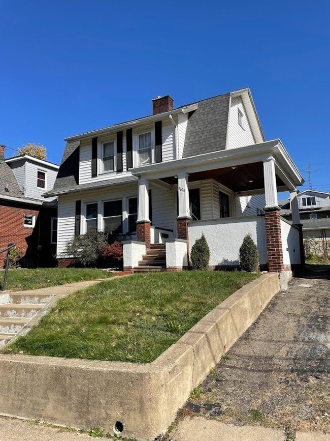 Building Photo - Three bedroom one bathroom home for rent