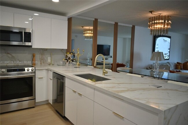 Photo - 1865 S Ocean Dr Unidad 14N