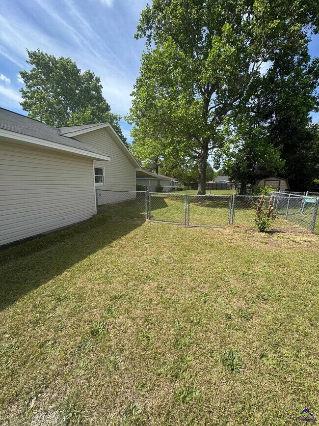 Photo - 700 Fieldstone Rd