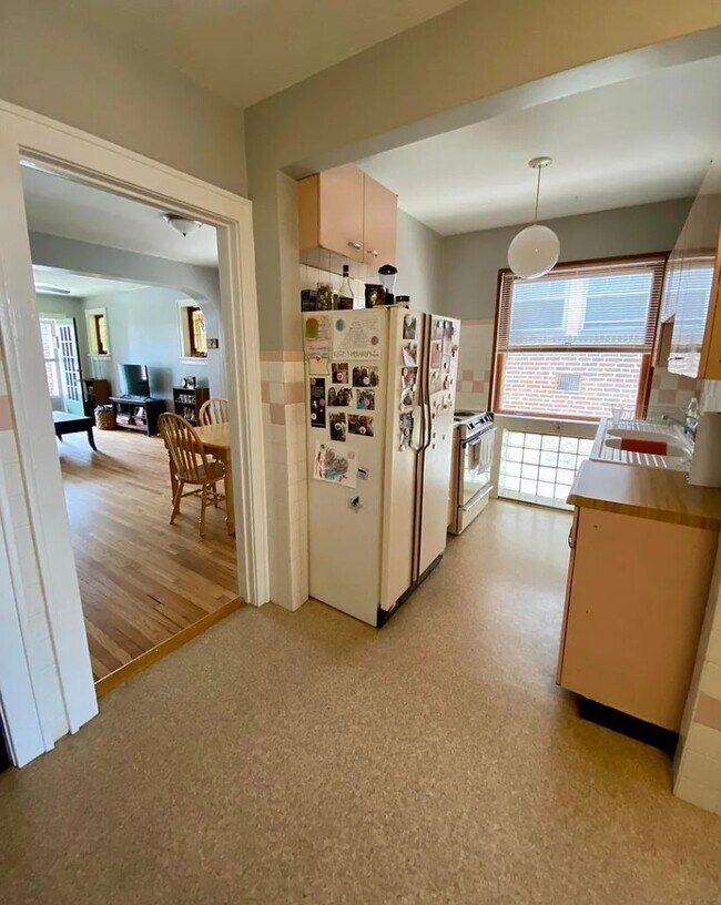 Photo - 4937-4939-4939 Winona Ave Unit 4939