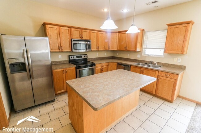 Photo - Amazing 3 bedroom 2.5 bathroom duplex in a quiet neighborhood!