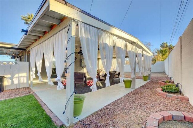 Building Photo - SUPER SWEET HOME WITH CASITA, NO HOA