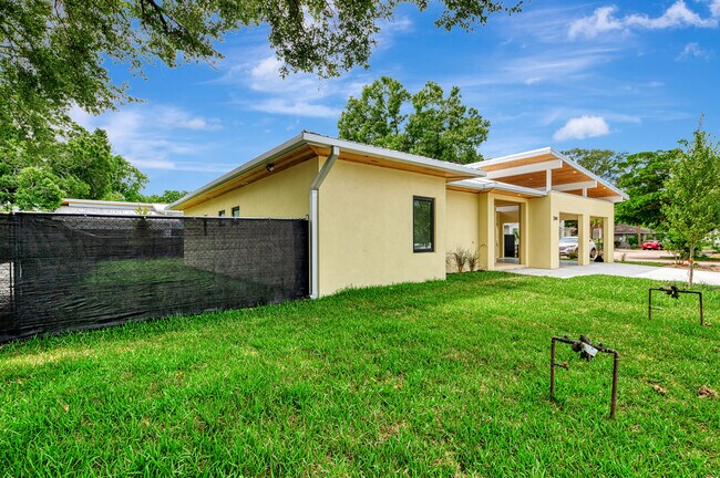 Photo - 2144 Webber St