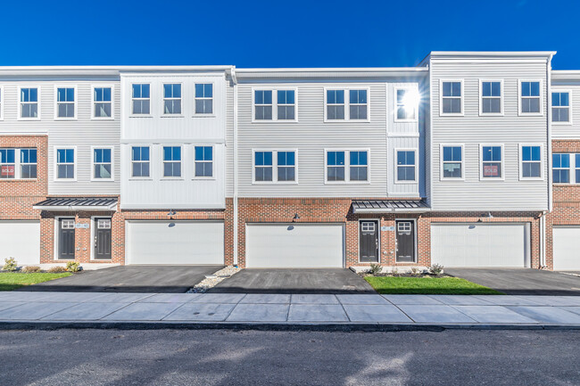 Photo - 47 Continental Wy Townhome