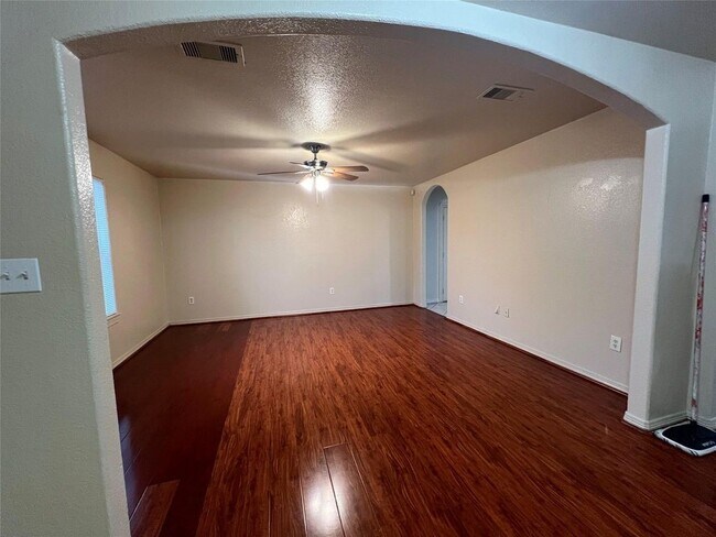 Photo - 11007 Glen Hollow