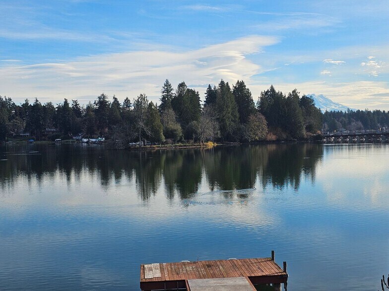 9725-27 Lake Steilacoom Dr SW