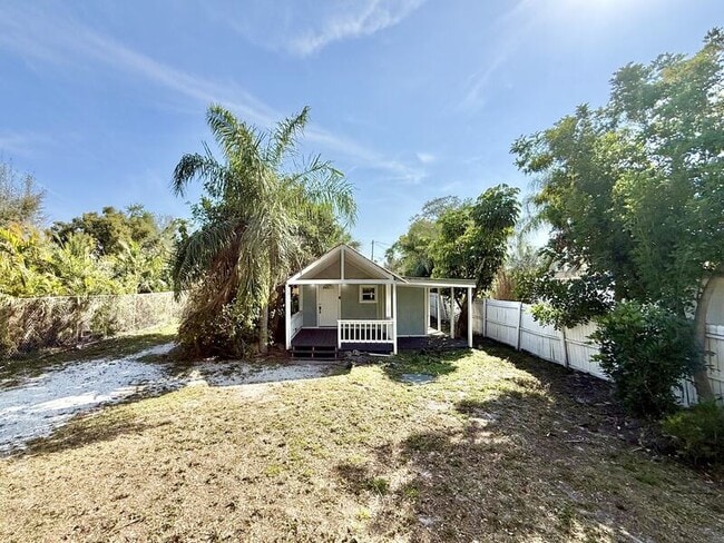 Photo - 713 Smith St