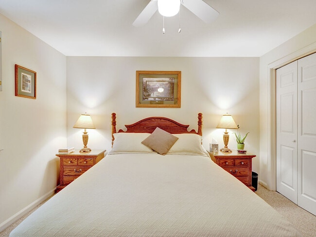 Photo - 9710 Main Street