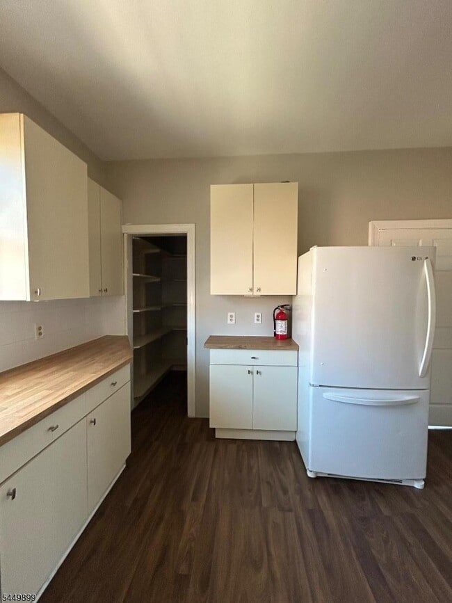 Photo - 263 E 22nd St