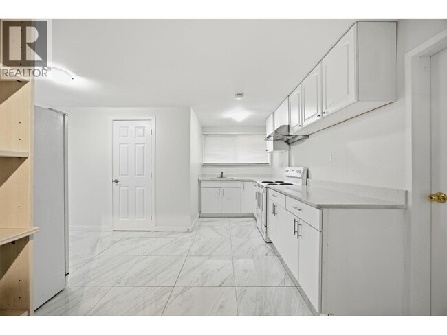 Photo - 1106 Duthie Ave